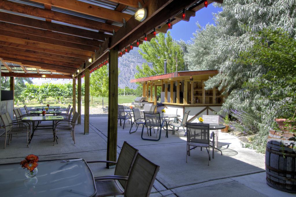 Crowsnest Vineyards Guesthouse Keremeos Exterior photo